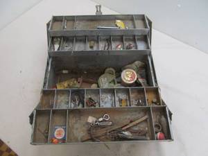 lot 286 image: vintage tackle box