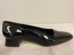 Etienne Aigner Black Pump