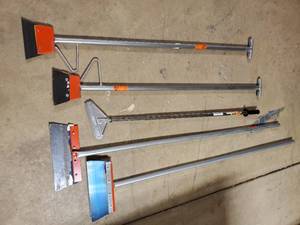 lot 67 image: 5 Assorted Floor Scrapers