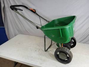 lot 9 image: Scotts Lawn Spreader with Edge Guard