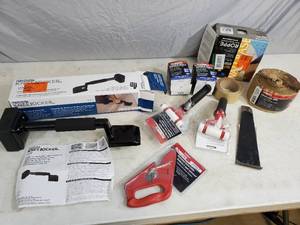 lot 18 image: Assorted Carpet Tools