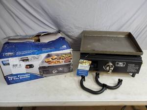 lot 19 image: Blue Rhino Flat Top Propane Griddle - No Gas Line