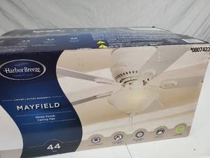 lot 88 image: New Harbor Breeze 44 inch Ceiling Fan - Missing Glass Globe