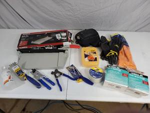 lot 90 image: Vinyl Tile Cutter, Flooring and Tile Tools