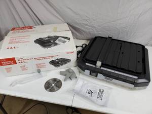 lot 92 image: New 4.5 inch Wet Tile Saw