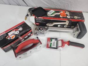 lot 129 image: New and Used Carpet Installation Tools