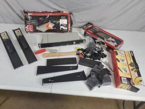 lot 130 image: Vinyl Tile Cutter, Flooring Installation Tools
