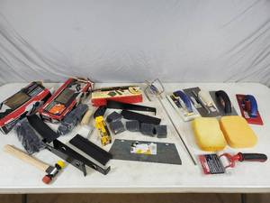 lot 154 image: Assorted Tile and Flooring Tools