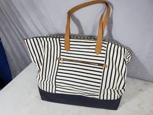 lot 172 image: New Large Tote Bag  Purse