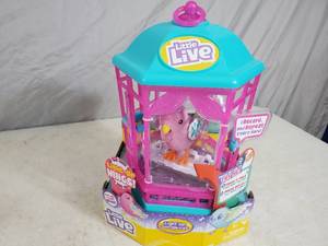 lot 183 image: New Little Live Light Up Songbird that Records and Plays Back Phrases