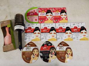lot 194 image: 10 New Beauty Face Masks and New Hair Brushes