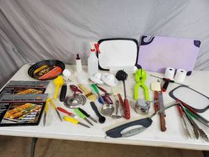 lot 202 image: New BBQ Items and Kitchen Items