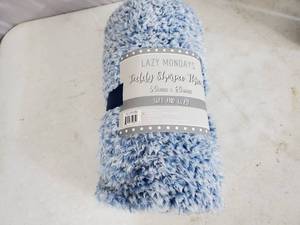 lot 211 image: New Super Soft Sherpa Throw
