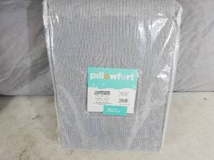 lot 230 image: New Seersucker FQ Duvet Cover Set