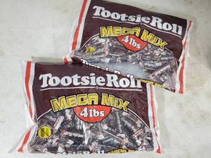 lot 246 image: 8 Lbs of Tootsie Roll Mega Mix