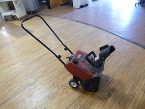 lot 20 image: Toro CCR Power Lite Snowblower