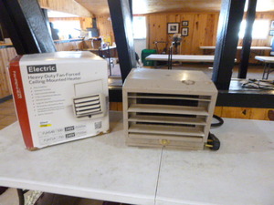 lot 22 image: Fahrenheit Electric Heavy Duty Ceiling Heater