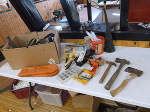 lot 35 image: Miscellaneous Garage Items
