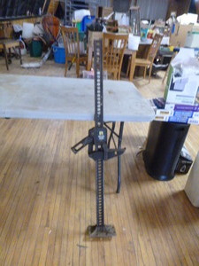 lot 36 image: John Deere H-Lift Jack