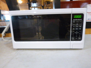 lot 39 image: Hamilton Beach Countertop Microwave