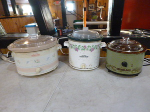 lot 40 image: 2 Rival Crock-Pots