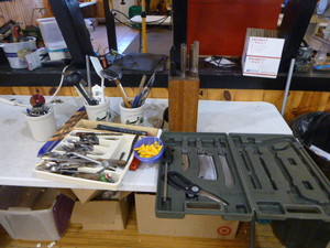 lot 45 image: Miscellaneous Kitchen Utensils