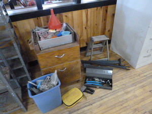 lot 62 image: Garage Items