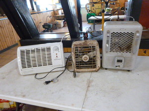 lot 67 image: 3 Portable Heaters