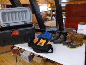 lot 90 image: Rubbermaid Tote with Boots