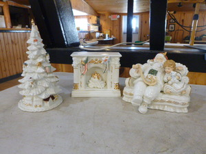 lot 98 image: 2003 Heritage Mint Christmas Dcor