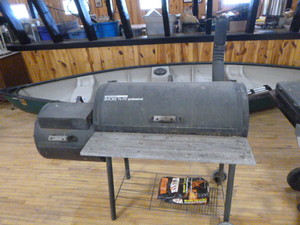 lot 4 image: Brinkman Smoke N Pit
