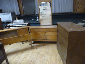 lot 14 image: Bedroom Furniture