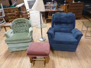 lot 16 image: 2 Living Room Chairs