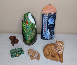 lot 277 image: Six Small Animal FigurinesSouvenirs