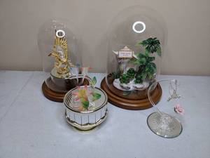 lot 278 image: Music Box, Glass-Domed Frog Novelty, Etc.