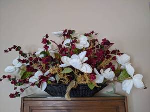 lot 279 image: Ersatz Flowers