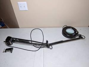 lot 294 image: Magnifying Desk Lamp with Clamp