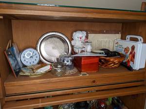 lot 177 image: Vintage Lane Cedar Chest Salesmans SampleJewelry Box & Misc. Bric-a-Brac