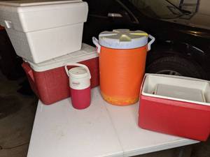 lot 223 image: Coolers and Portable Water Jugs