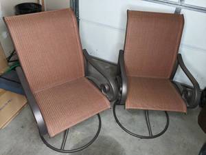 lot 225 image: Patio Lounge Chairs (2)
