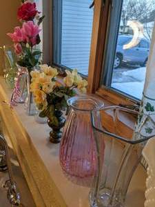 lot 231 image: Lot of 10 Vases