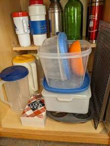 lot 234 image: Travel Mugs, Containers & Cookware
