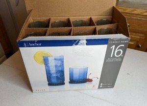 lot 239 image: NIB Drinking Glass Set