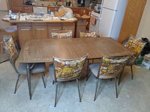 lot 199 image: Vintage Expandable Executive Card Table with Six Chairs