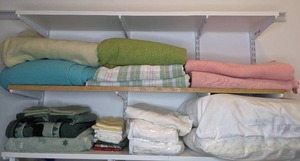 lot 307 image: Assorted Blankets and Linens