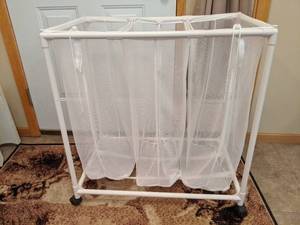 lot 253 image: Rolling Laundery Hamper with Removable Mesh Bags