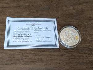 lot 126 image: Silver-Plated 2016 Roosevelt and Churchill Encased Coin