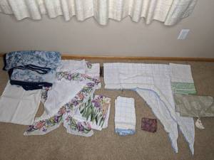 lot 102 image: Assorted Window Treatments, Table Runners, Tablecloths