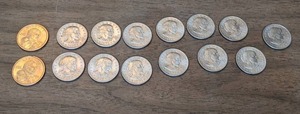 lot 117 image: Fifteen One Dollar US Coins