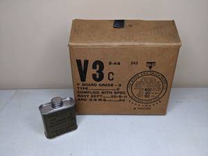 lot 36 image: Box of Cans of Lubricating Oil
